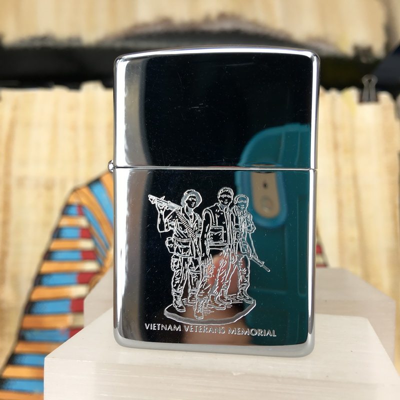 原装 1995年D全新镜面蚀刻越战纪念雕像防风打火机 ZIPPO