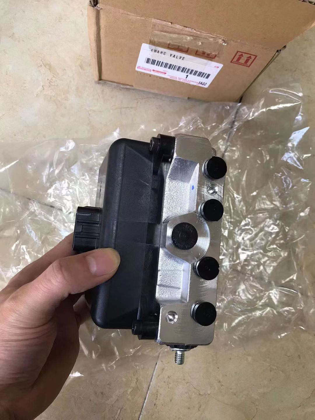 进口汽车配件丰田凌志雷克萨斯lx570/lx600,1号高度控制阀总成