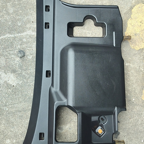2009-2011年雷克萨斯LS460L LS600HL，副驾仪表台下护板