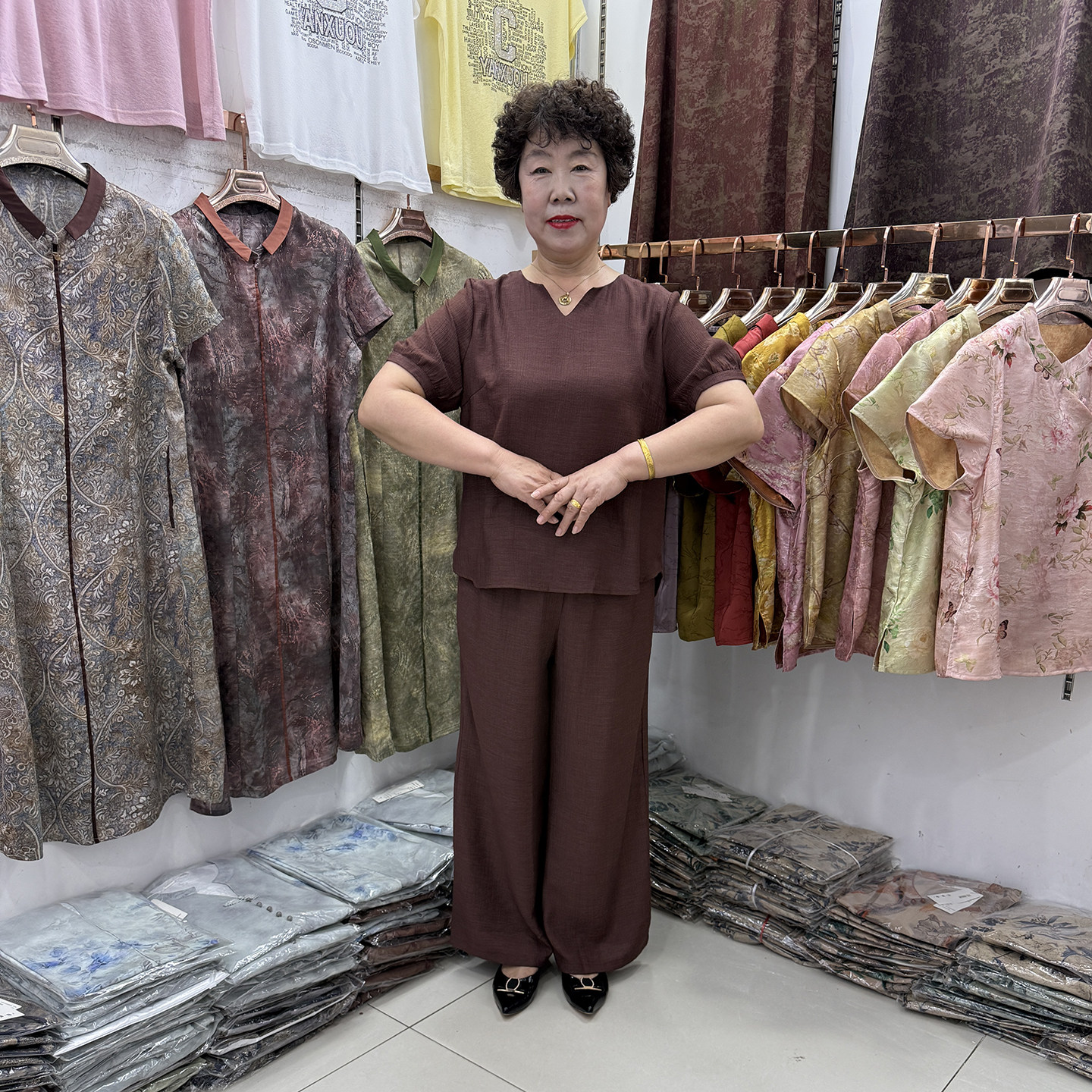 中年妈妈夏装纯色休闲套装透气2026短袖宽松遮肚百搭阔腿裤两件套