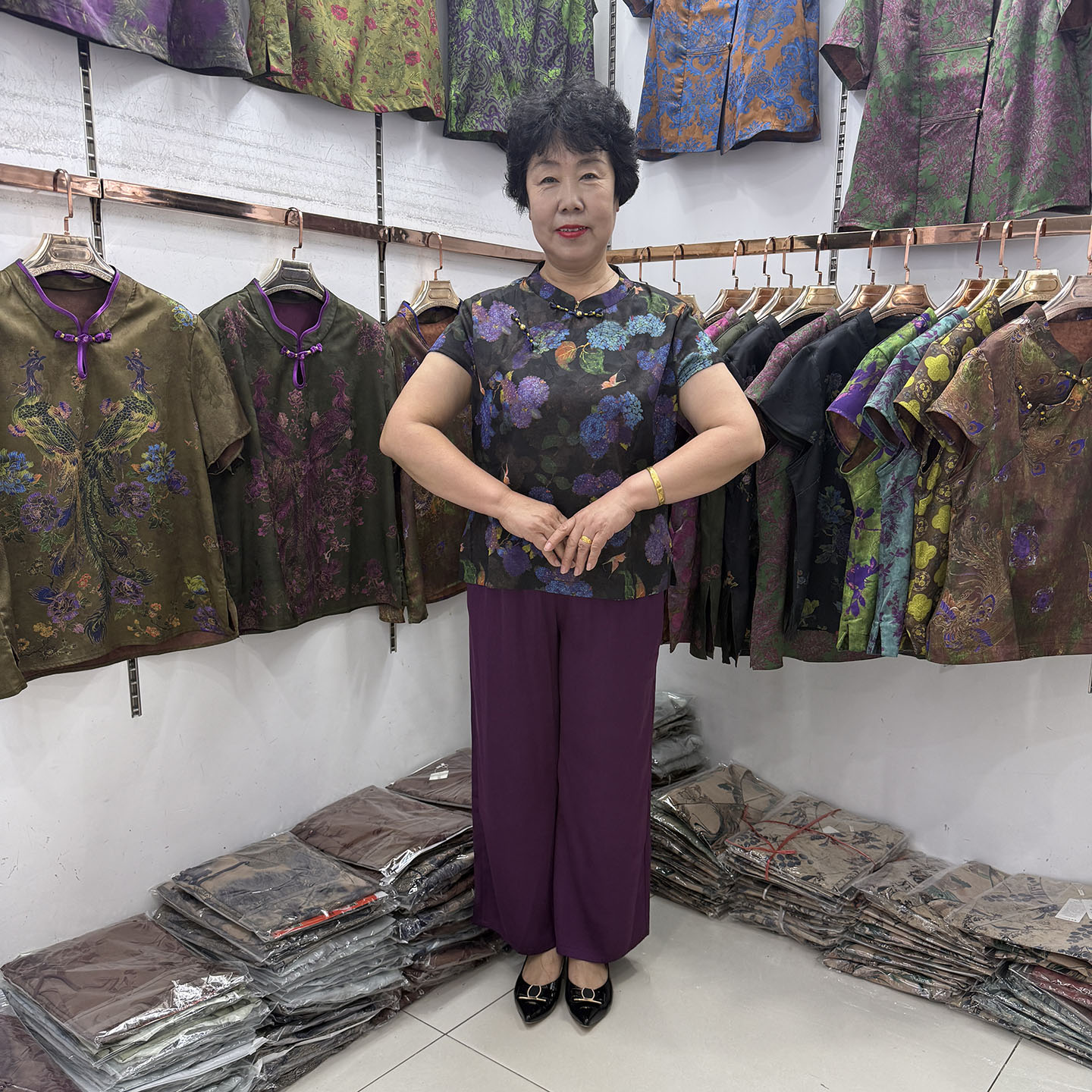 中年妈妈夏装国风女装两件套复古绣球花缎面上衣垂感紫色阔腿裤2