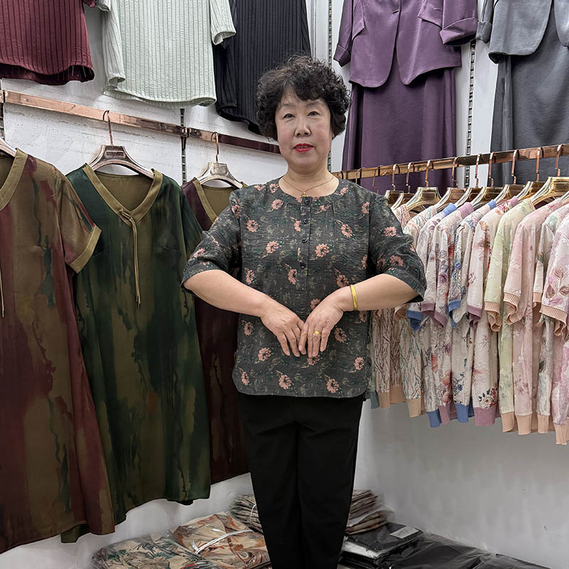 中老年妈妈夏装圆领碎花七分袖T恤宽松大码遮肉奶奶休闲200斤上衣