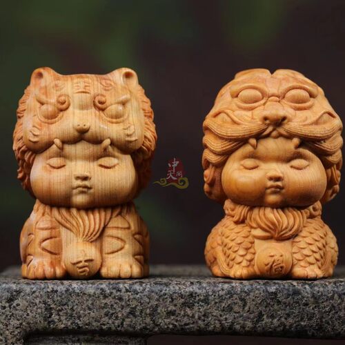 崖柏木雕刻可爱老虎手把件
