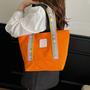 潮洋酷小众尼龙托特包女大容量旅行包休闲慵懒风单肩包通勤大包包