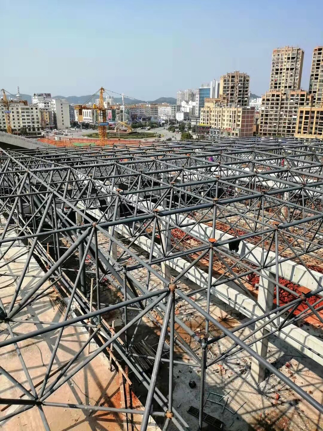 球形钢结构网架螺栓球网架加油站罩棚大跨度煤棚风雨操场雨棚采光