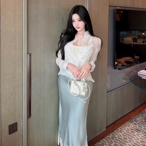 叶嘉Nailah显瘦衬衫光泽感半身裙
