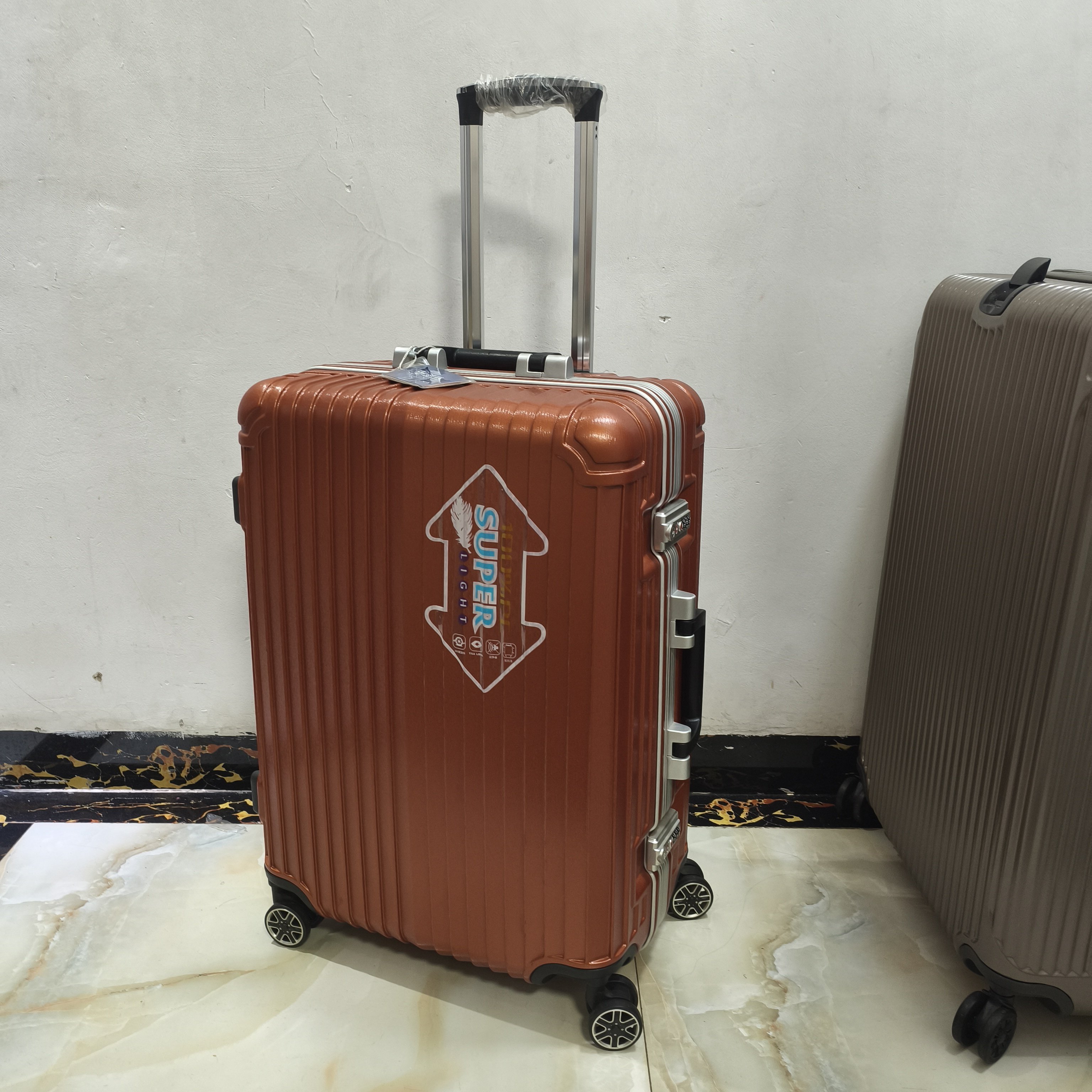 欧森行李箱硬箱24寸拉杆箱旅行箱铝合金框防水密码锁万向轮箱子