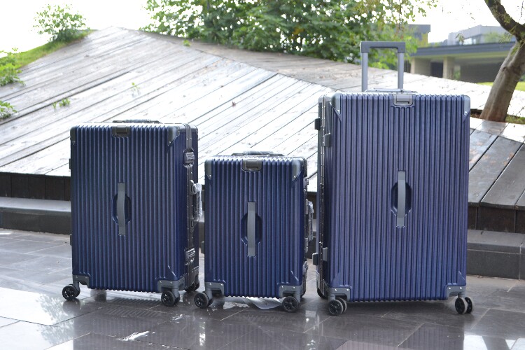 30寸万向轮拉杆箱海关锁PC铝框