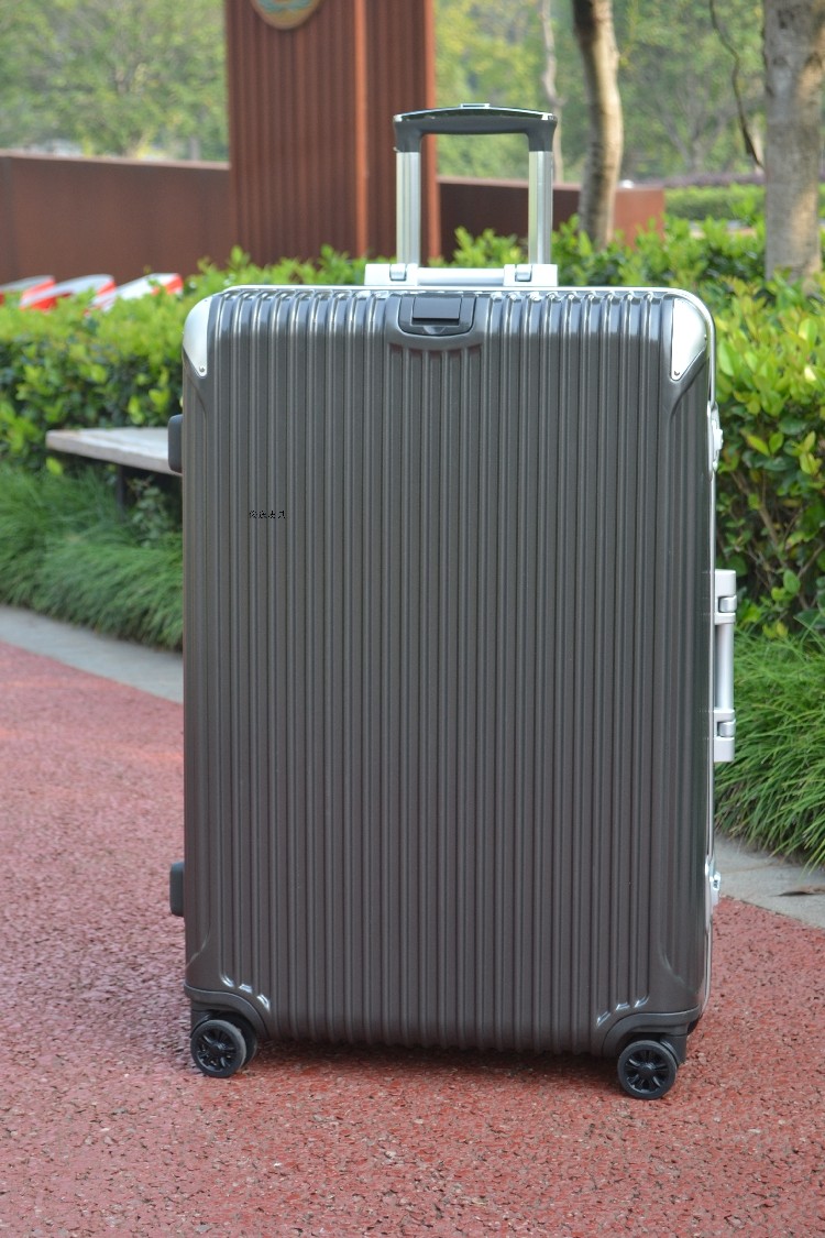 铝合金30寸万向轮PC拉杆箱