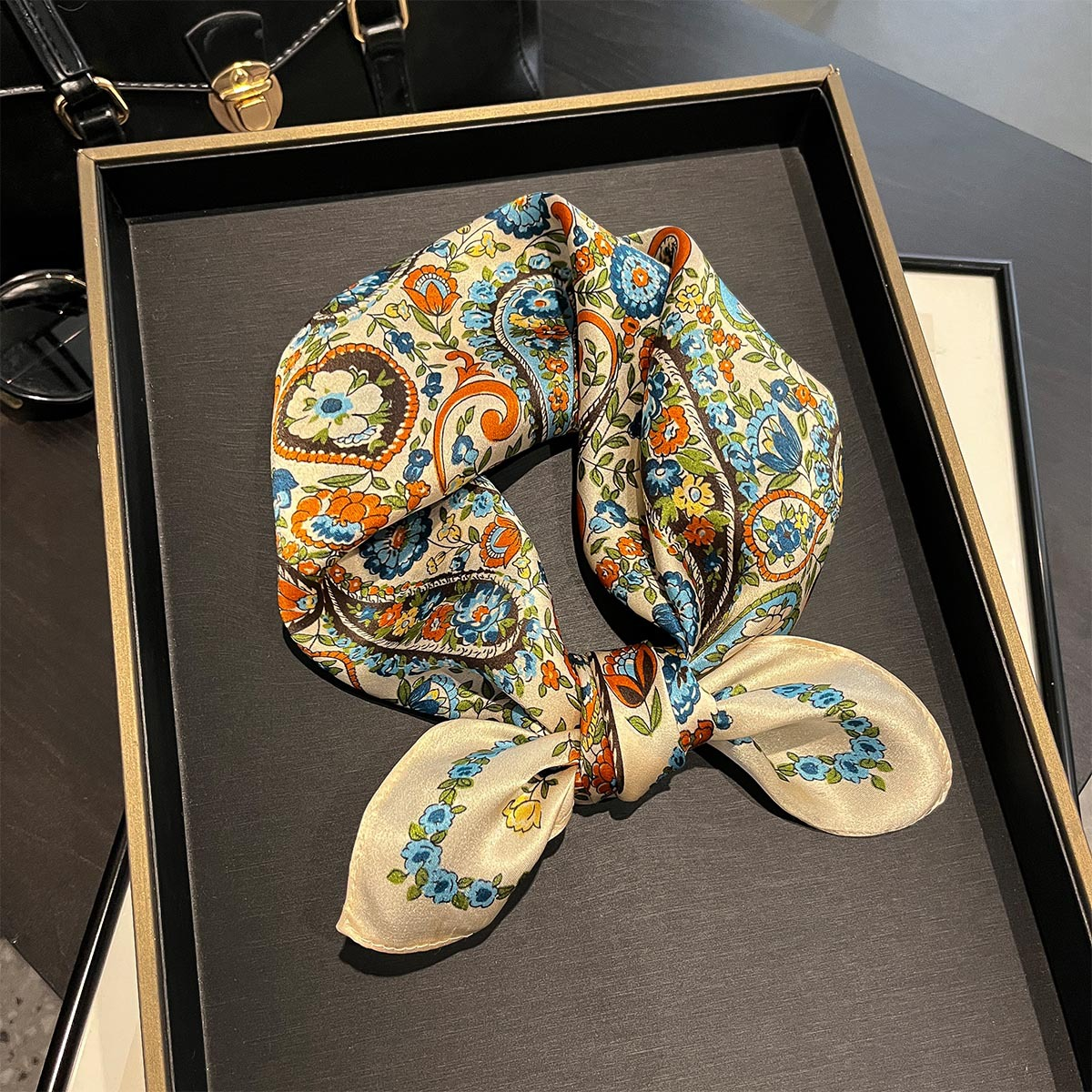 复古米色腰果花真丝丝巾女杭州丝绸桑蚕丝小方巾护颈围巾装饰领巾,服饰配件/皮带/帽子/围巾,围巾/丝巾/披肩,淘宝优惠券,粉丝福利购,淘宝优惠卷