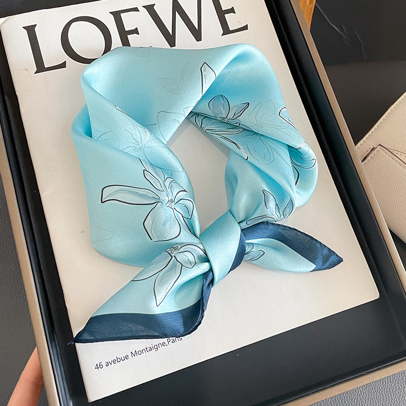 优雅浅蓝花丝巾桑蚕丝真丝小方巾