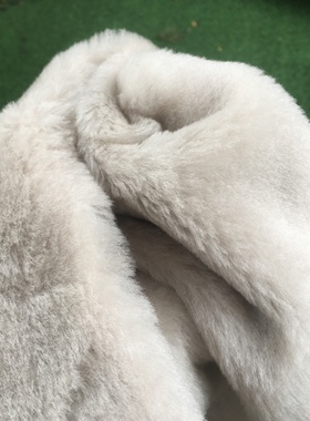 YG522奶茶色羊羔毛皮毛一体真皮手工DIY皮料雪花密绒轻薄款真皮