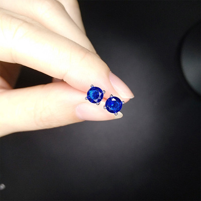 简约经典5mm四爪蓝宝石耳钉粉水