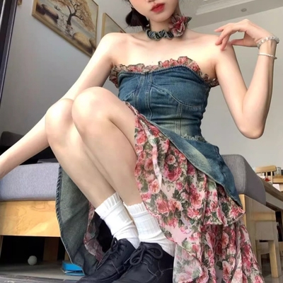 设计感拼接牛仔不规则吊带连衣裙