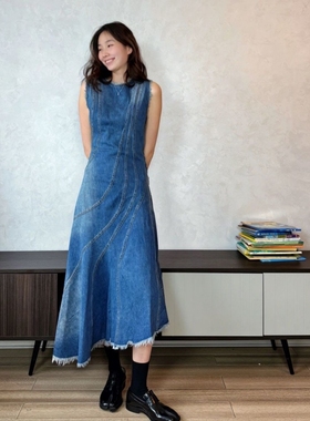 复古时尚个性拼接蓝色连衣裙2025春夏显瘦收腰牛仔无袖长裙度假裙