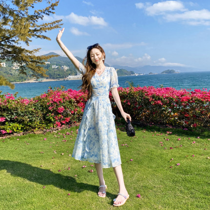 法式蓝色仙气荷叶边碎花裙女初恋系夏日穿搭海边优雅气质印花裙子