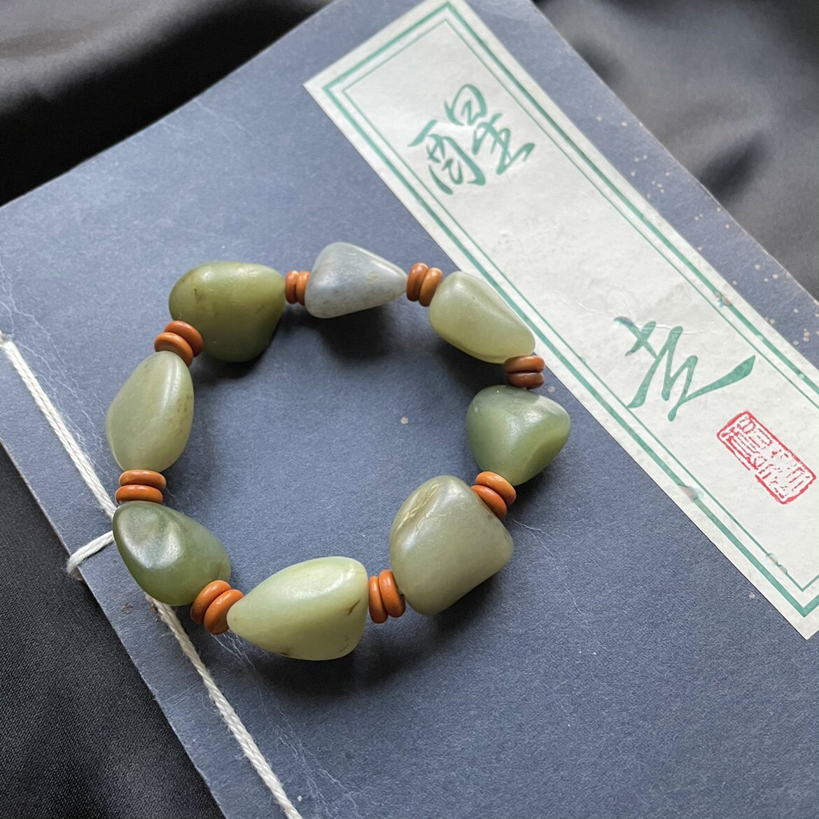 醒走 天然新疆和田玉青玉籽料青花青白玉原石随形手串随型手链