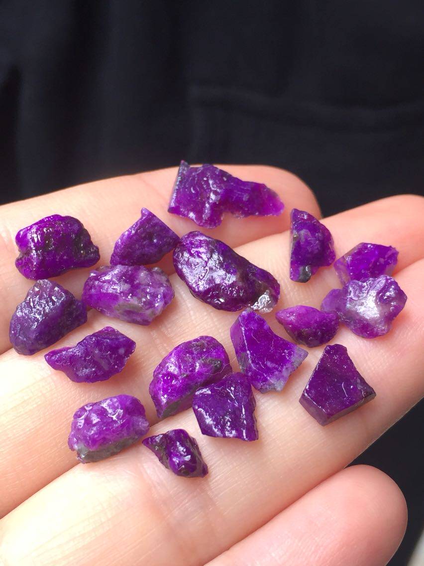 醒走南非天然舒俱来皇家紫果冻凝胶起荧光苏纪石原石小料裸石镶嵌