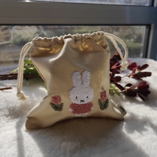 奶黄色小兔收纳袋 旅行便携抽绳包 化妆品耳机零钱小物件收纳包