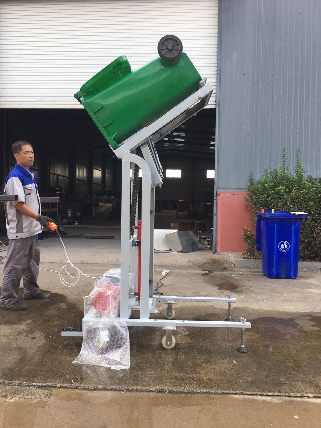 环卫垃圾车升降设备餐厨提升机液压垃圾桶提升机升降举桶机翻料机