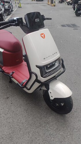 雅迪E09防撞保护杠e09加厚保险杠改装后衣架改装外卖碳钢后货架
