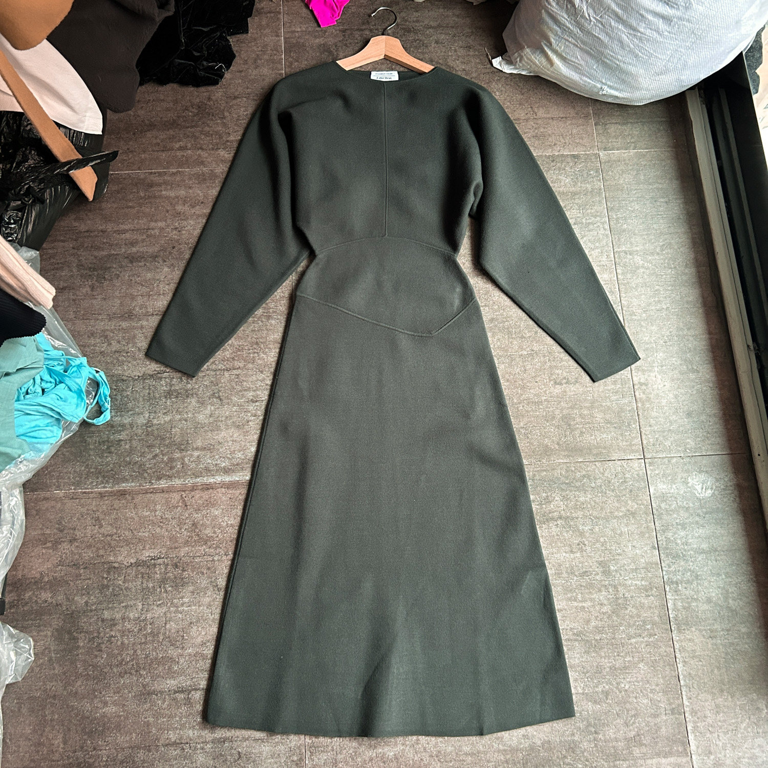 不褪换 北欧设计师OS春秋女复古圆领收腰包身长袖长款针织连衣裙