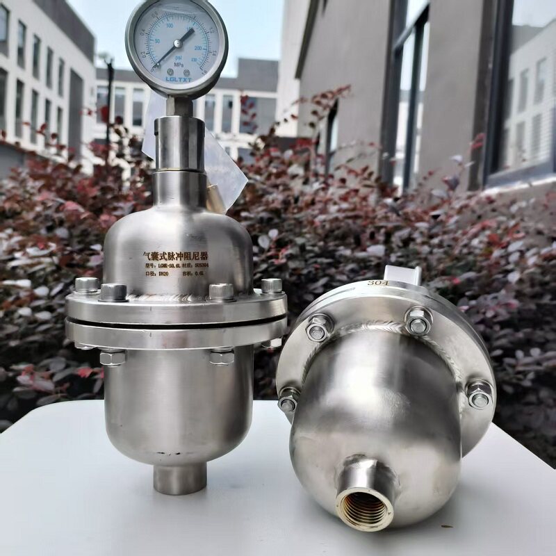 不锈钢304/316/PVDF气囊式脉冲阻尼器带压力表液体水缓冲均流器罐