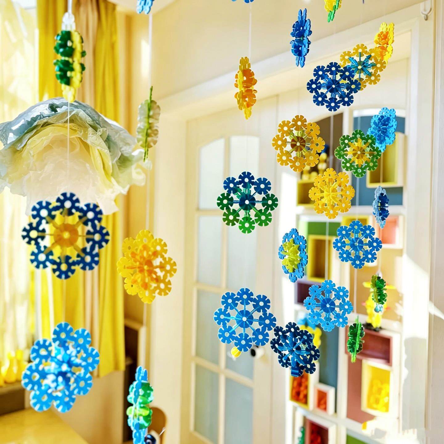 幼儿园手工diy搭建雪花片吊饰