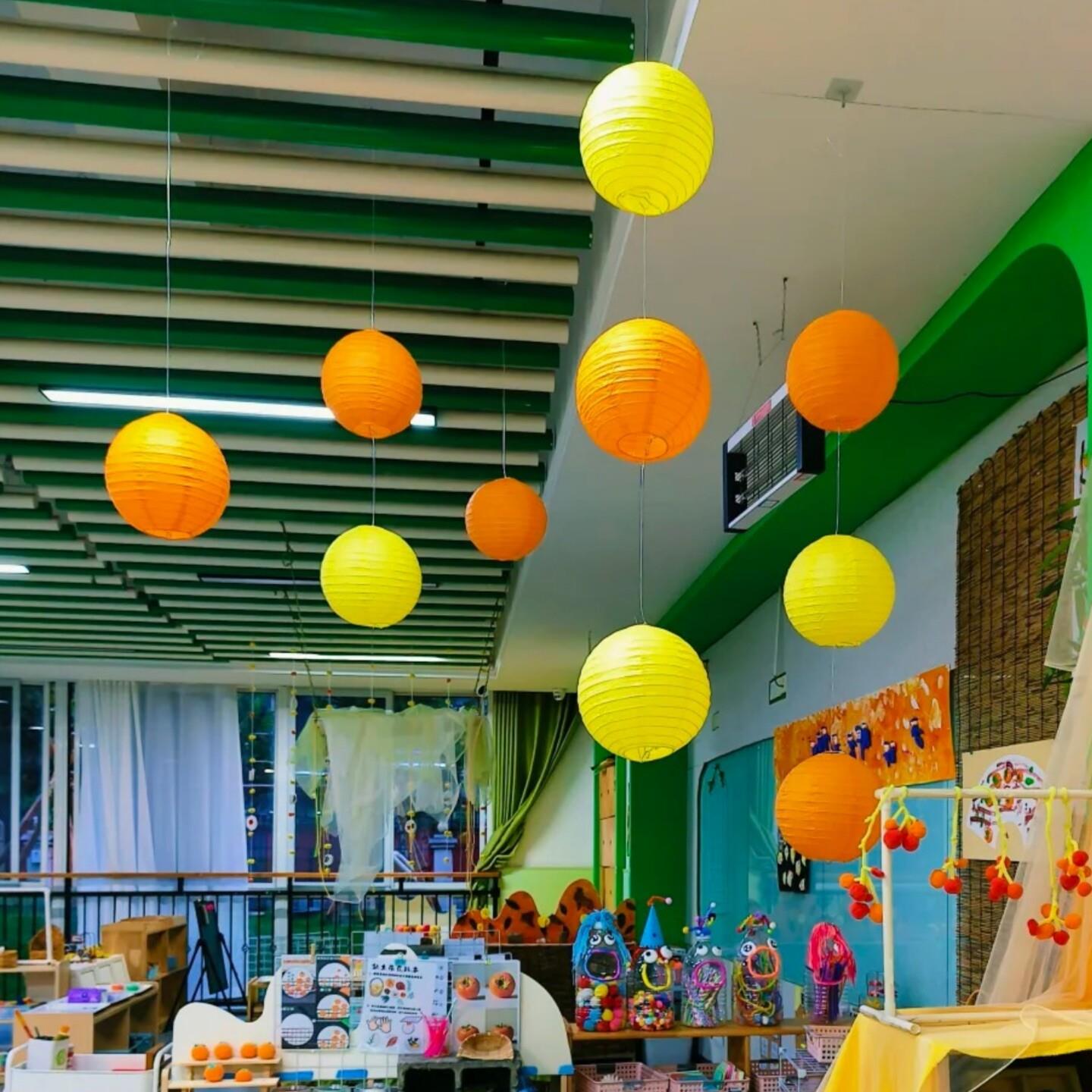 黄橙色纸灯笼挂饰幼儿园秋季环创