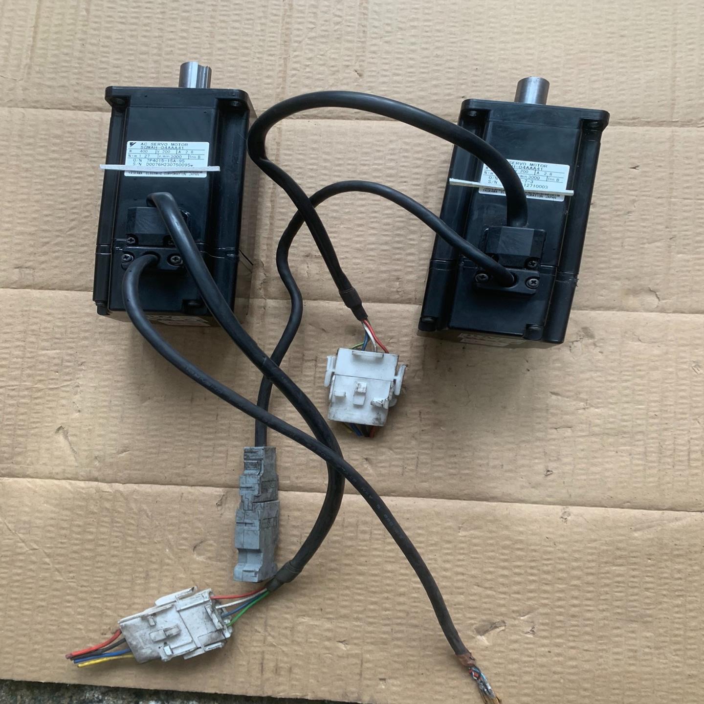 安川电机SGMAH－04AAA41二台成色如图功能包好{天意设备}