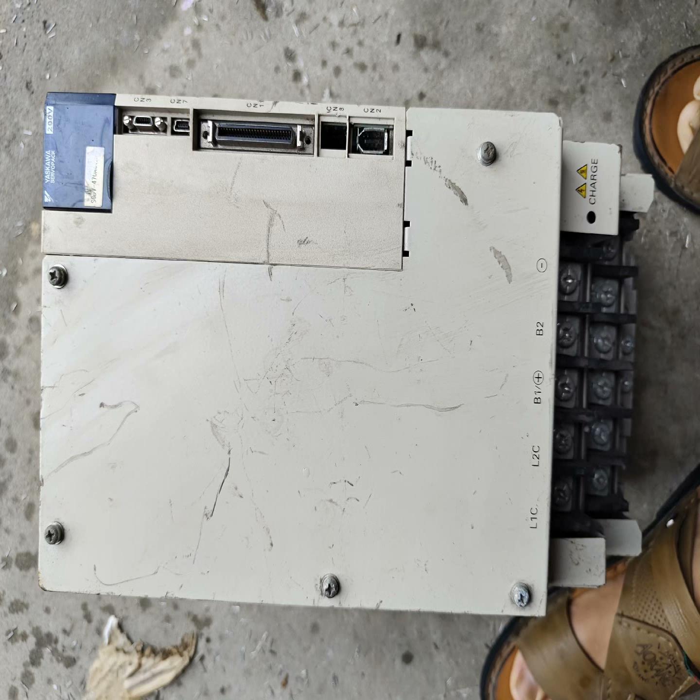 安川SGDV-470A01A6KW驱动器功能正常包好的外观{天意设备}