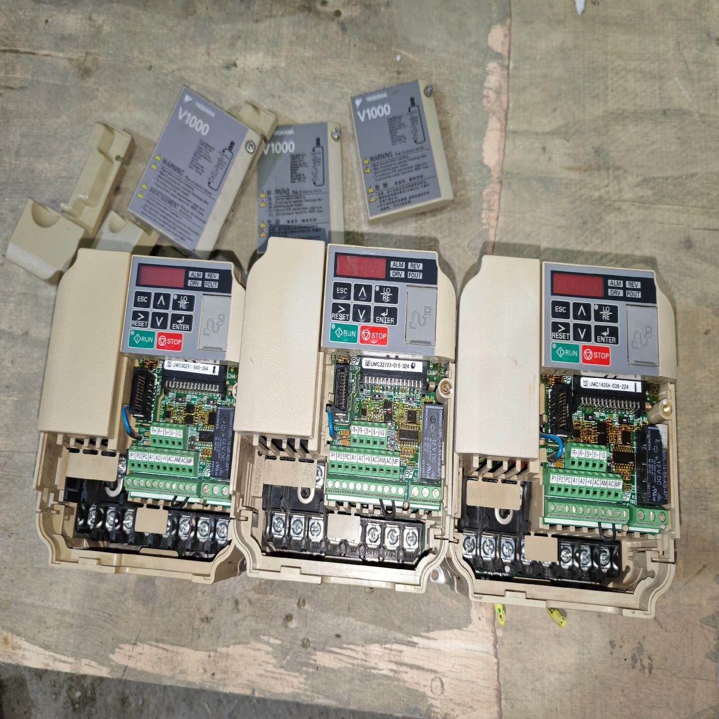 安川变频器VB4A0007BBA成色嘎嘎漂亮{天意设备}