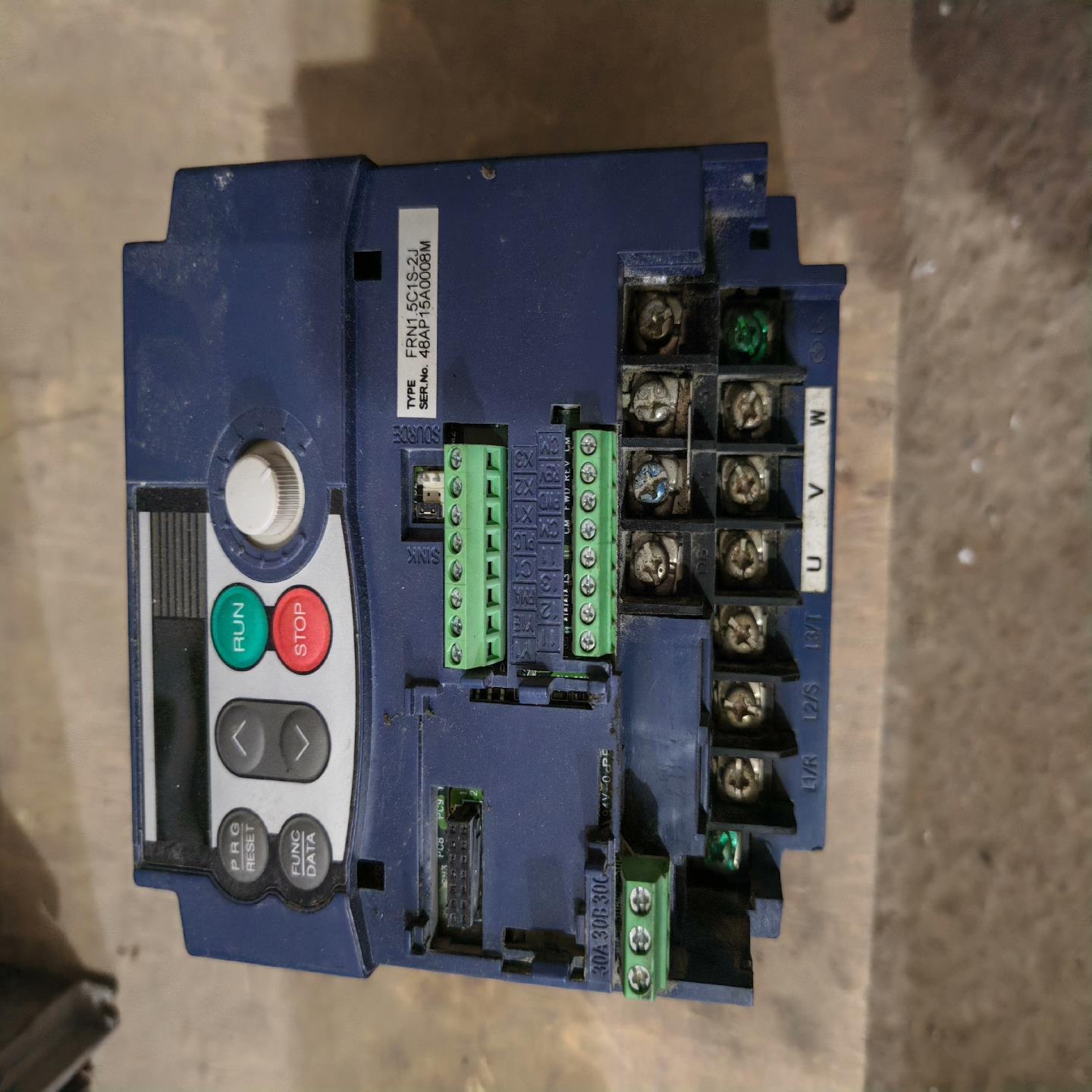 FRN15C1S-2J富士变频器功能包好成色如图缺盖{天意设备}