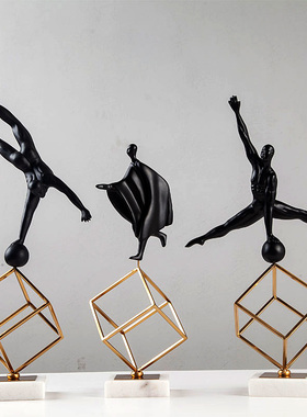 轻奢风样板房人物书柜软装摆件