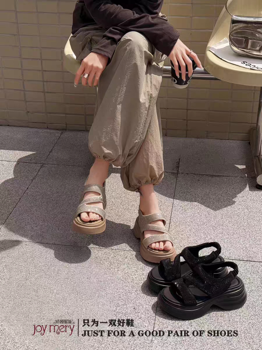 娇娅媚妮专柜正品2026新款牛皮水钻厚底松糕底凉鞋女百搭休闲鞋