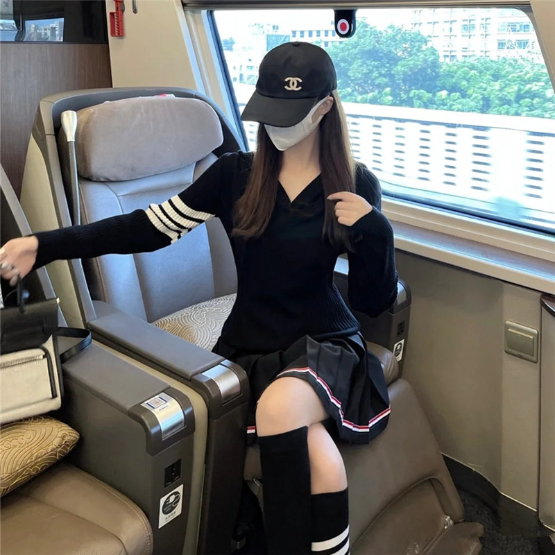 连帽短款毛针织衫女四条杠打底衫