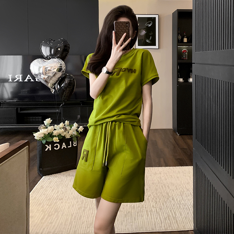 绿色刺绣字母圆领t恤短袖运动套装女夏季新款休闲宽松短裤俩件套