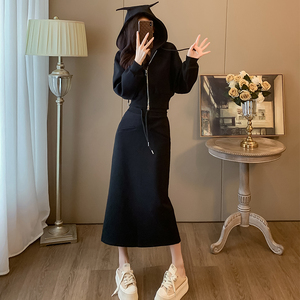 短款连帽外套拉链套装女春秋季新款休闲宽松时髦开叉半身裙俩件套