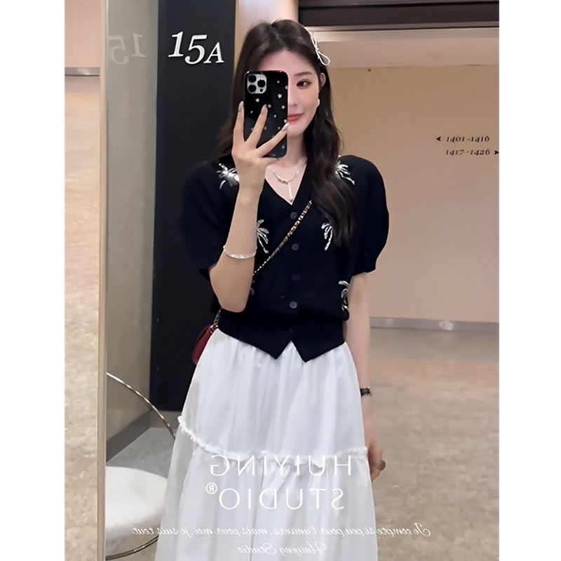 RIERA高级感v领上衣服T恤法式小香风刺绣黑色针织衫短袖开衫女夏