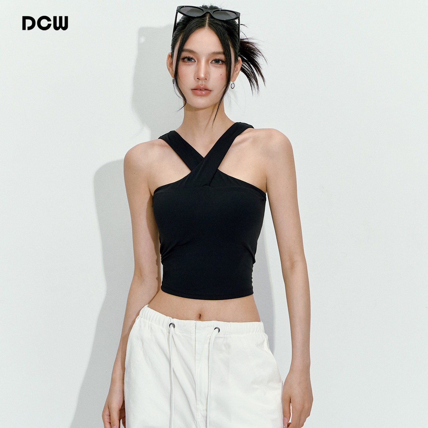DCW交叉挂脖瑜伽背心女一体式健身上衣黑色普拉提训练服运动上衣,运动服/休闲服装,运动背心,淘宝优惠券,粉丝福利购,淘宝优惠卷