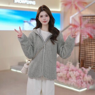 2026年秋冬季新款韩版时尚休闲洋气短款上衣女士保暖连帽潮流外套