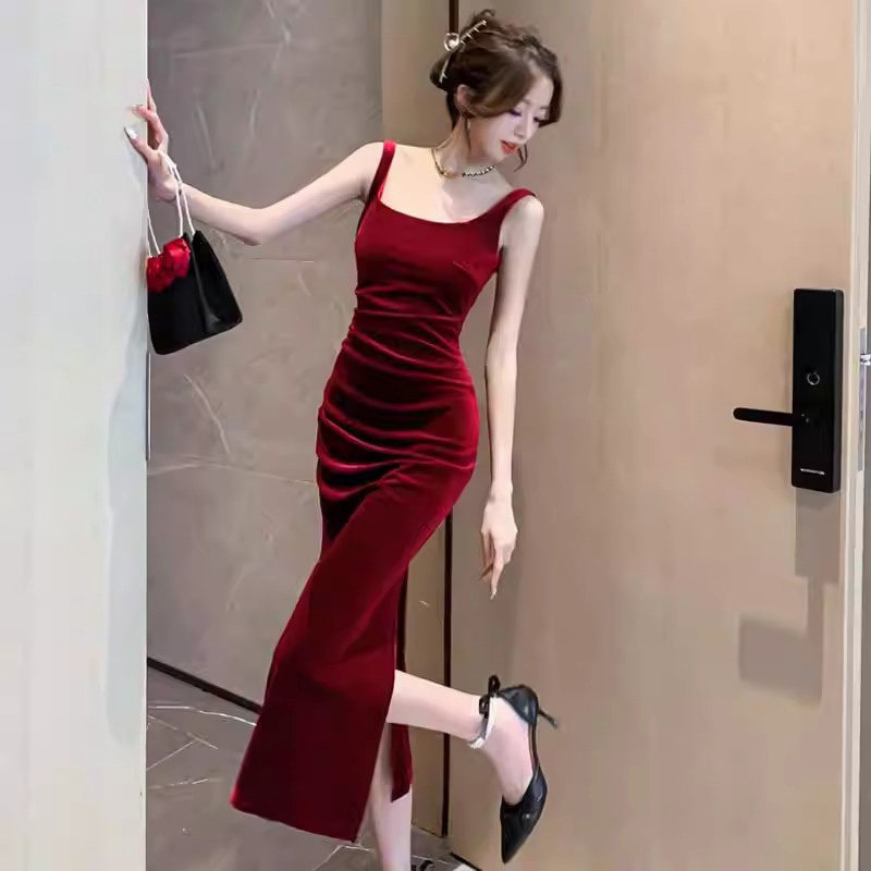 高级轻奢名媛气质洋装女春夏法式性感打底开叉丝绒吊带小礼服裙