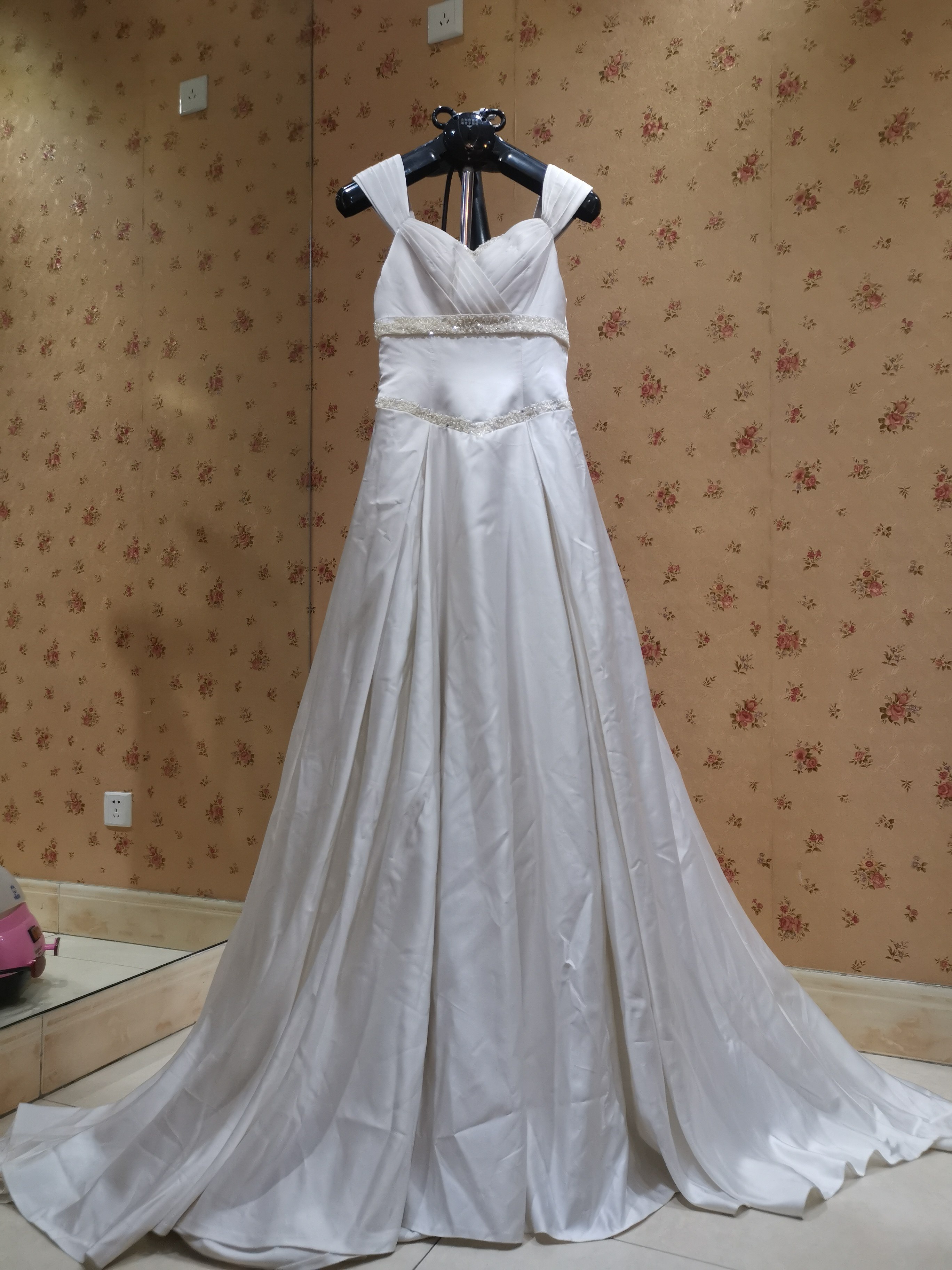 成都婚纱礼服罗曼蒂克清货特价