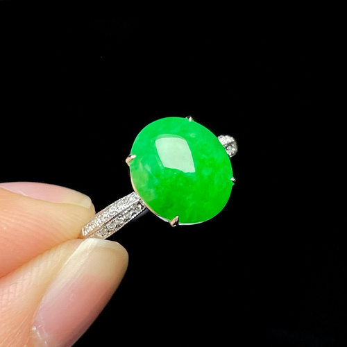 特价小夏珠宝18K金南非钻镶嵌缅甸天然A货翡翠冰种阳绿蛋面戒指