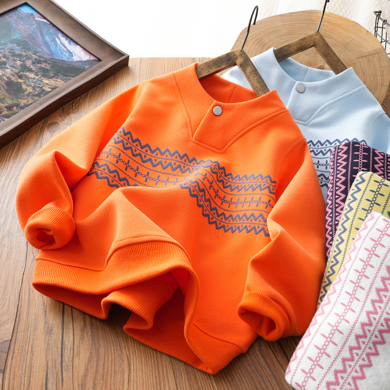 25C30胸前图腾条纹单扣卫衣