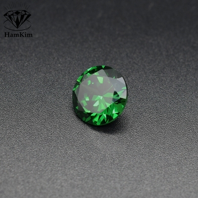 祖母绿圆形尖底钻锆石首饰镶嵌