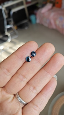 天然山东蓝宝石裸石AAA级满蓝火彩圆5.8一对耳钉石2ct04062