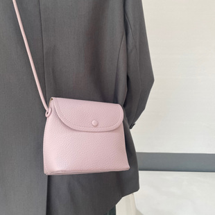 夏天流行轻便小包大容量水桶包软皮斜挎小挎包手机包单肩可调节