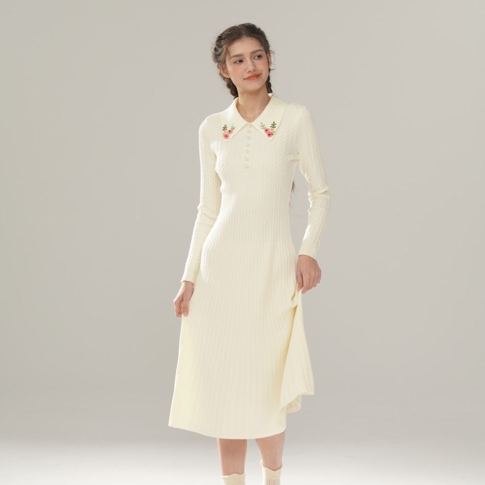 脸儿艺 手工刺绣 清新绣花小翻领 棒针螺纹修身打底 五色连衣裙