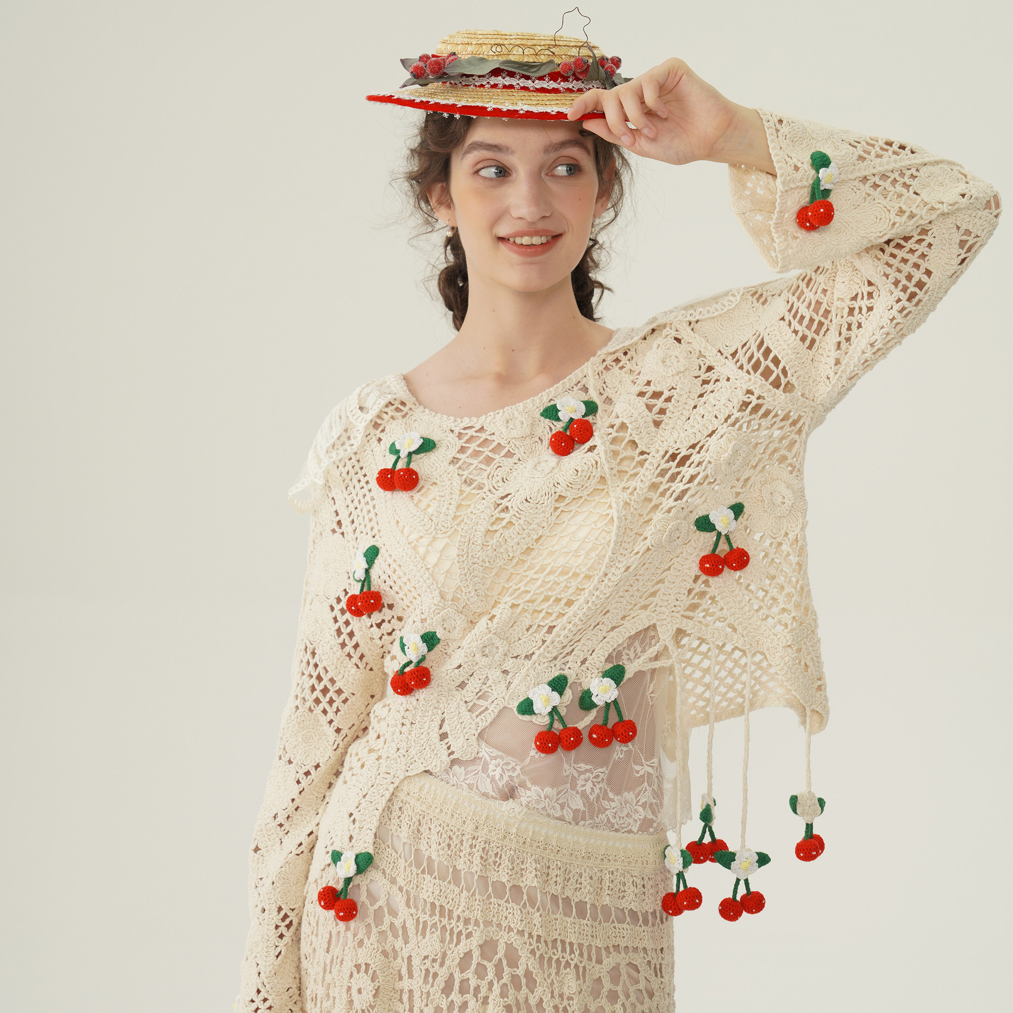 脸儿艺 手工钩花立体红果子 流苏 色女镂空 减龄上衣